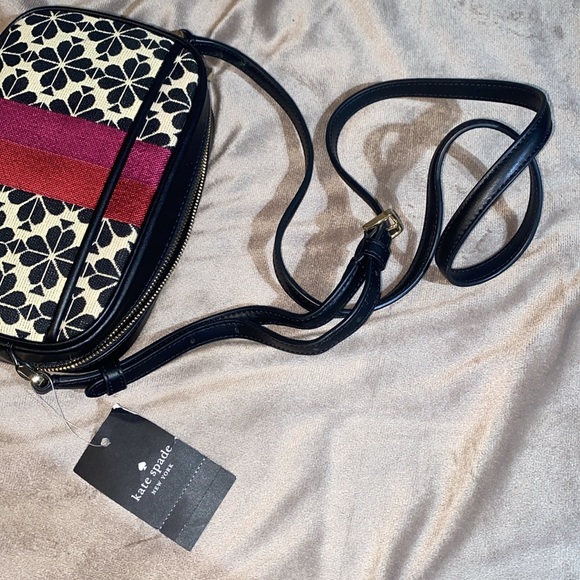 🆕 Kate Spade Flower Jacquard
Stripe Medium Camera Bag ♠️ - Picture 8 of 8